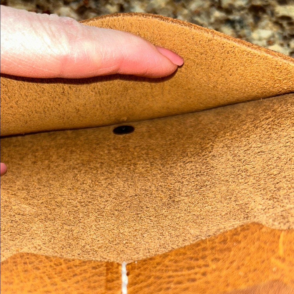 Coastal Hill Leather Goods Tan Card Holder - Picture 8 of 15